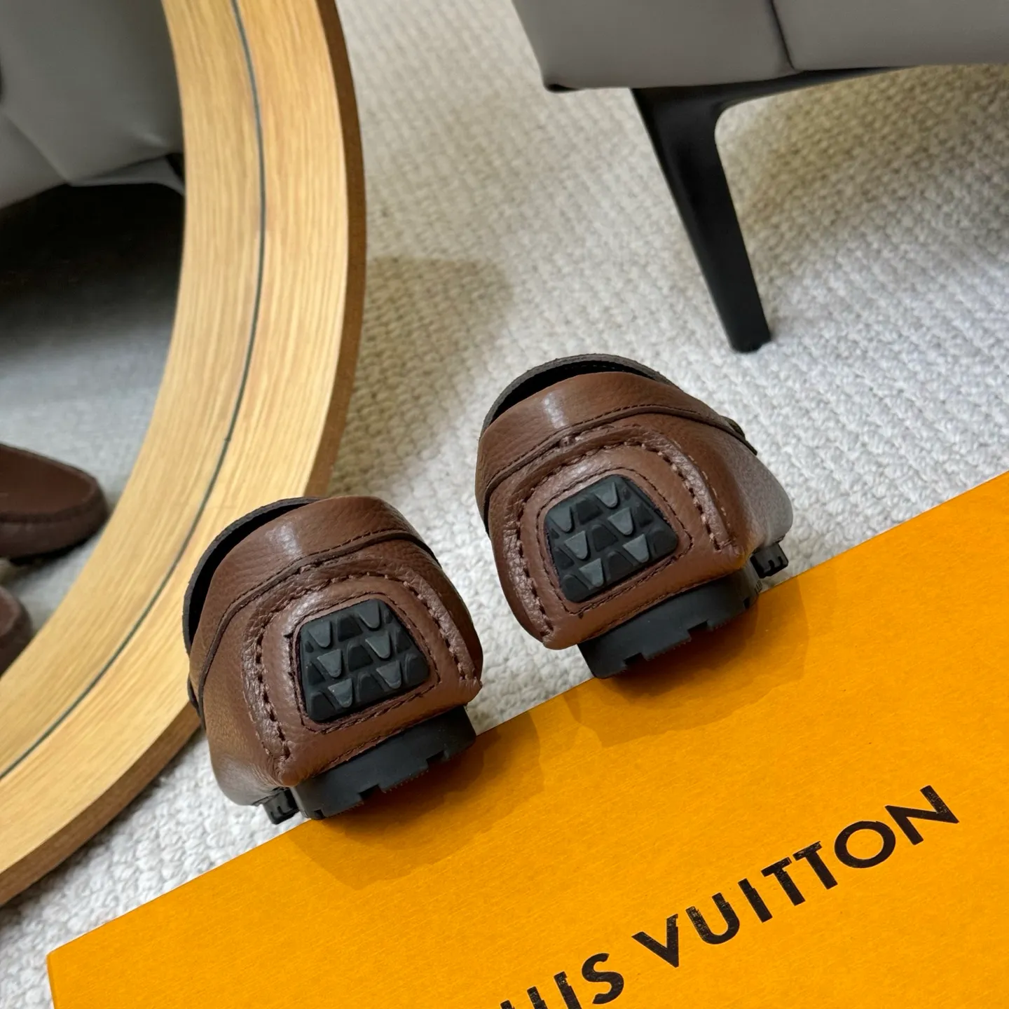 Men's men's shoes 💰420 (Yangli) LV 2⃣️0⃣️2⃣️5️⃣Spring and summer counter GLORIA series models ✈️Original factory special leather production, original last type. A classic driving slip-on casual shoe that shows an elegant style with exquisite craftsmanship details such as Monogram embossing all over the upper🌀Italian imported calfskin fabric Sheepskin foot pads➕Inside～Private mold replica sole Unique style Comfortable driving slip-on Size: 4-12 (38-46) Comes with [Counter packaging: original box, wrapping paper, card, instruction manual, shoehorn, cloth bag] No pressure to enter and leave the counter!